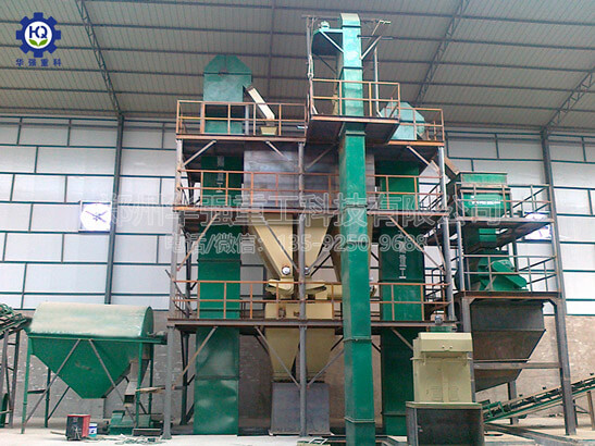 新型有機(jī)肥濕法造粒現(xiàn)場